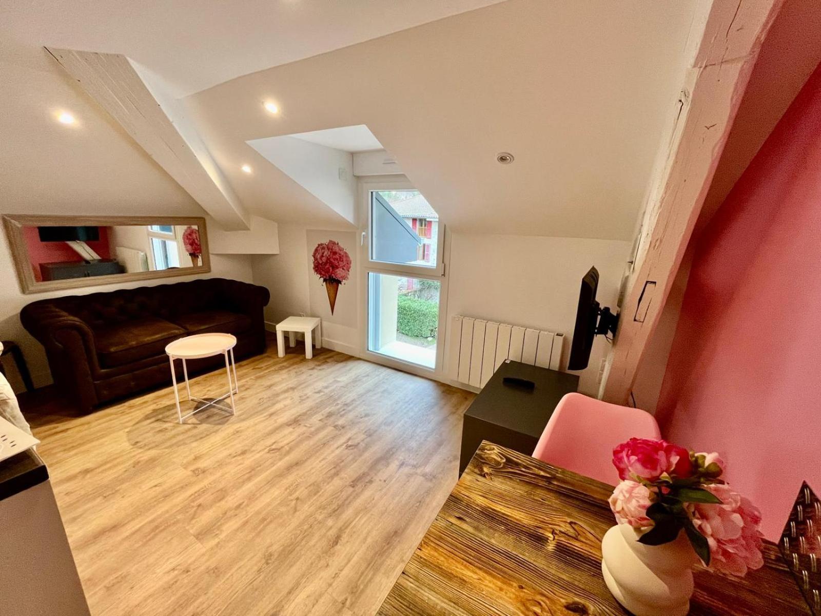 Ferienwohnung Maison Des Fleurs La Terrasse  Exterior foto